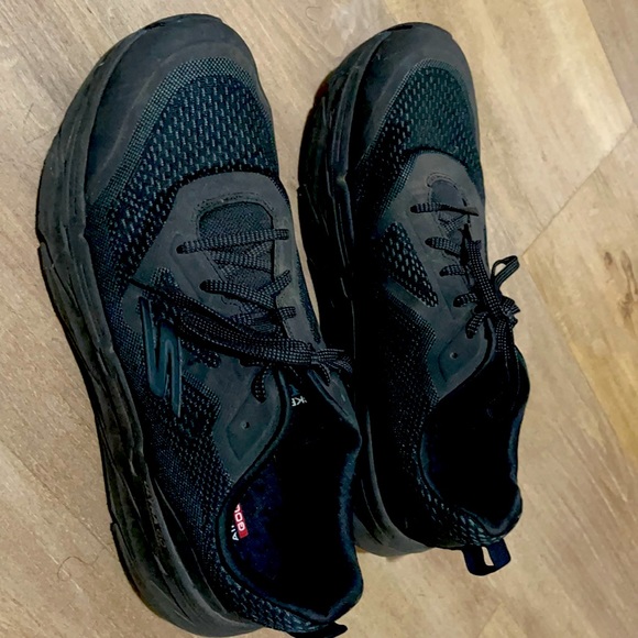 Sketchers Max cushioning premier shoes - Picture 4 of 5